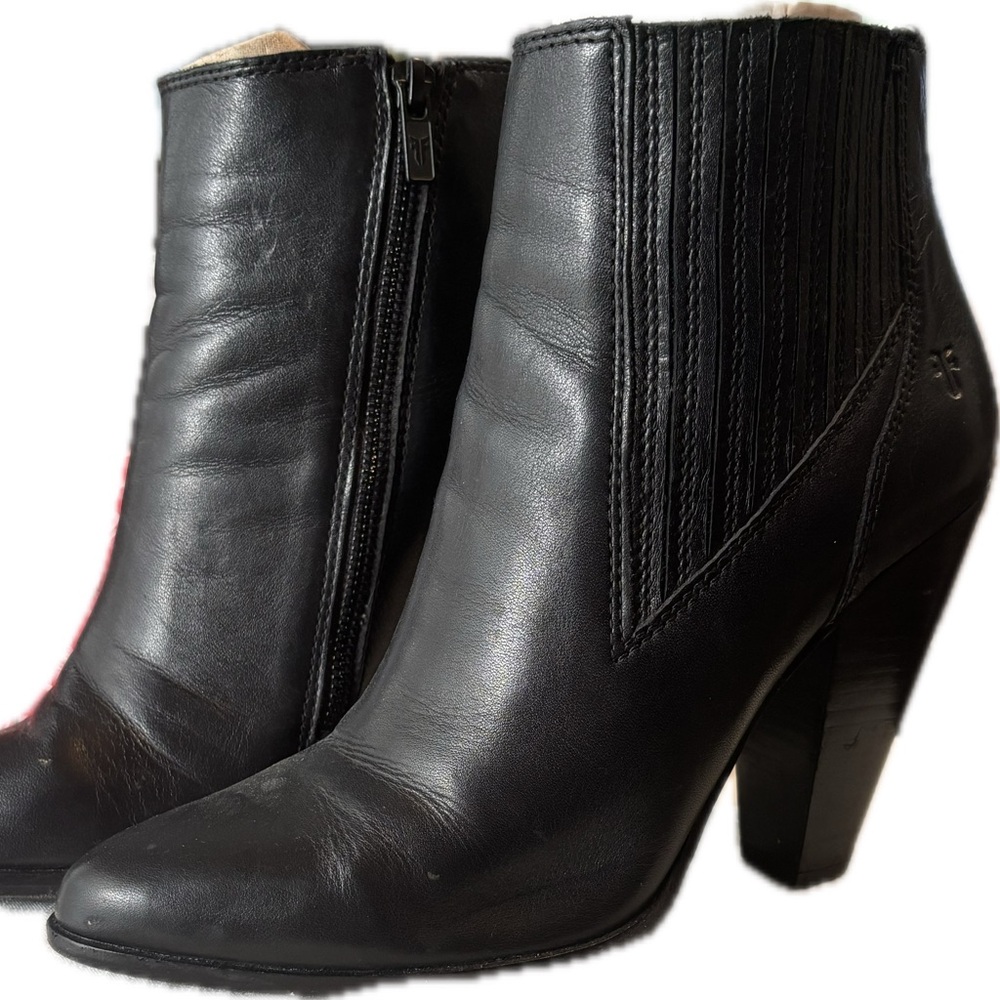 Frye Chelsea Remi Black Leather Ankle Boots size 9